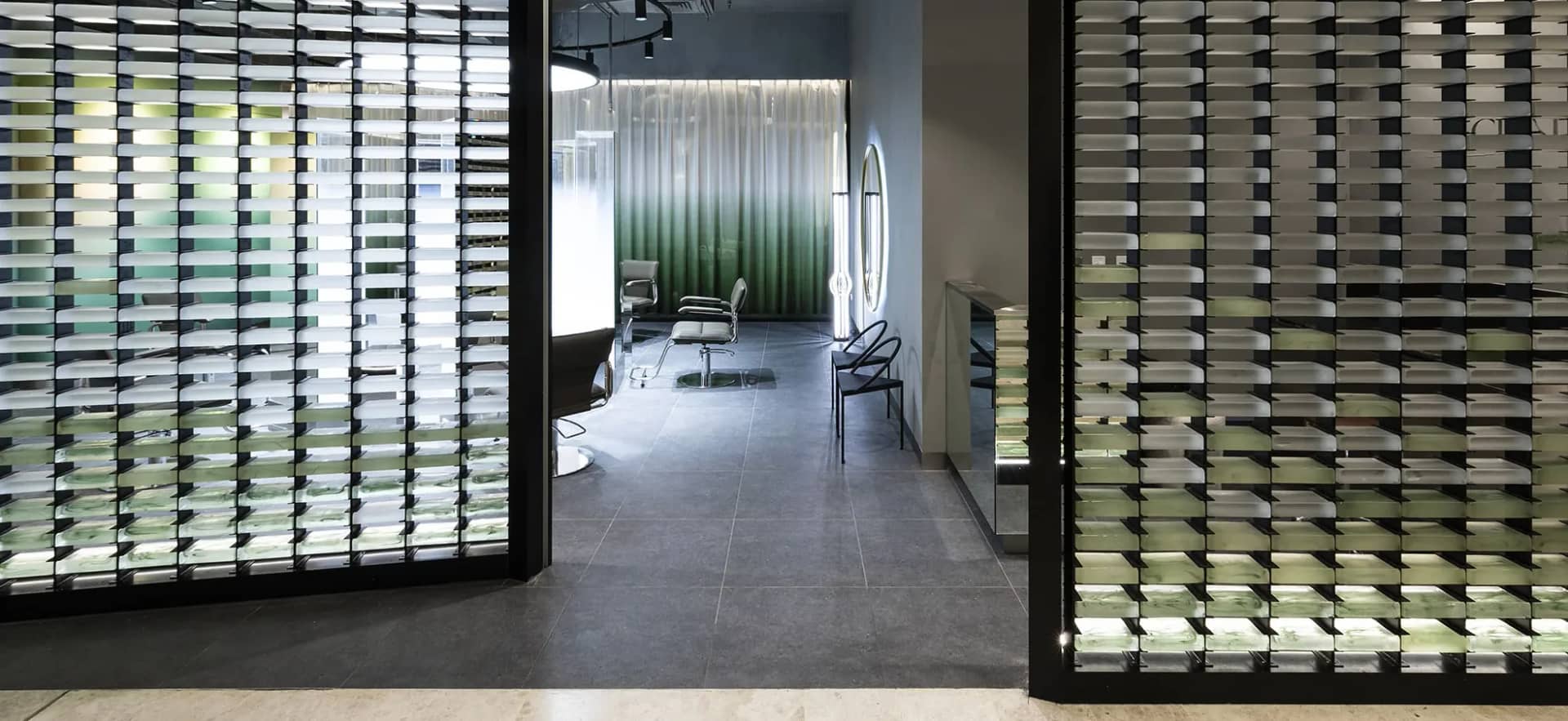 ÉCLAT Salon Entrance